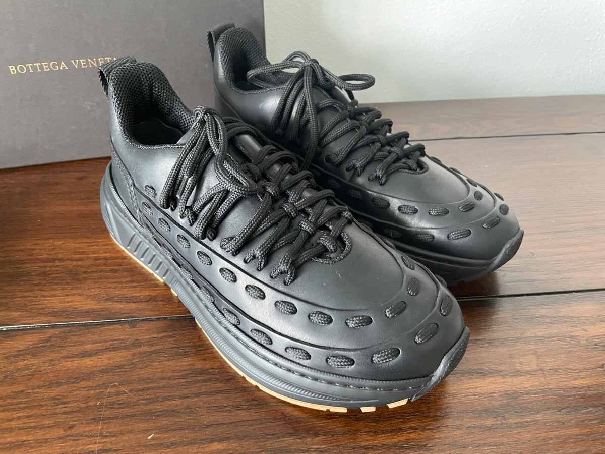 Bottega Veneta Mens Leather Black Storm Cuir Speedster Sneakers