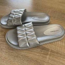 14th  Union Slide Sandals Size 8