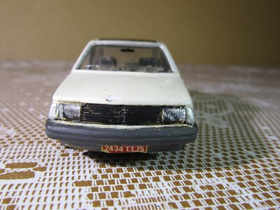 ミニカー Dalia Solido NO.8 SEAT 1500 NO.9 RENAULT Solido 1:18 Renault 8 Gordini 1300 year 1967 blue S1803604