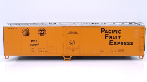 Athearn HO 50 FT Pacific Fruit Express PFE Plug Door Reefer Train Kit 1627 2of4 - Picture 4 of 15