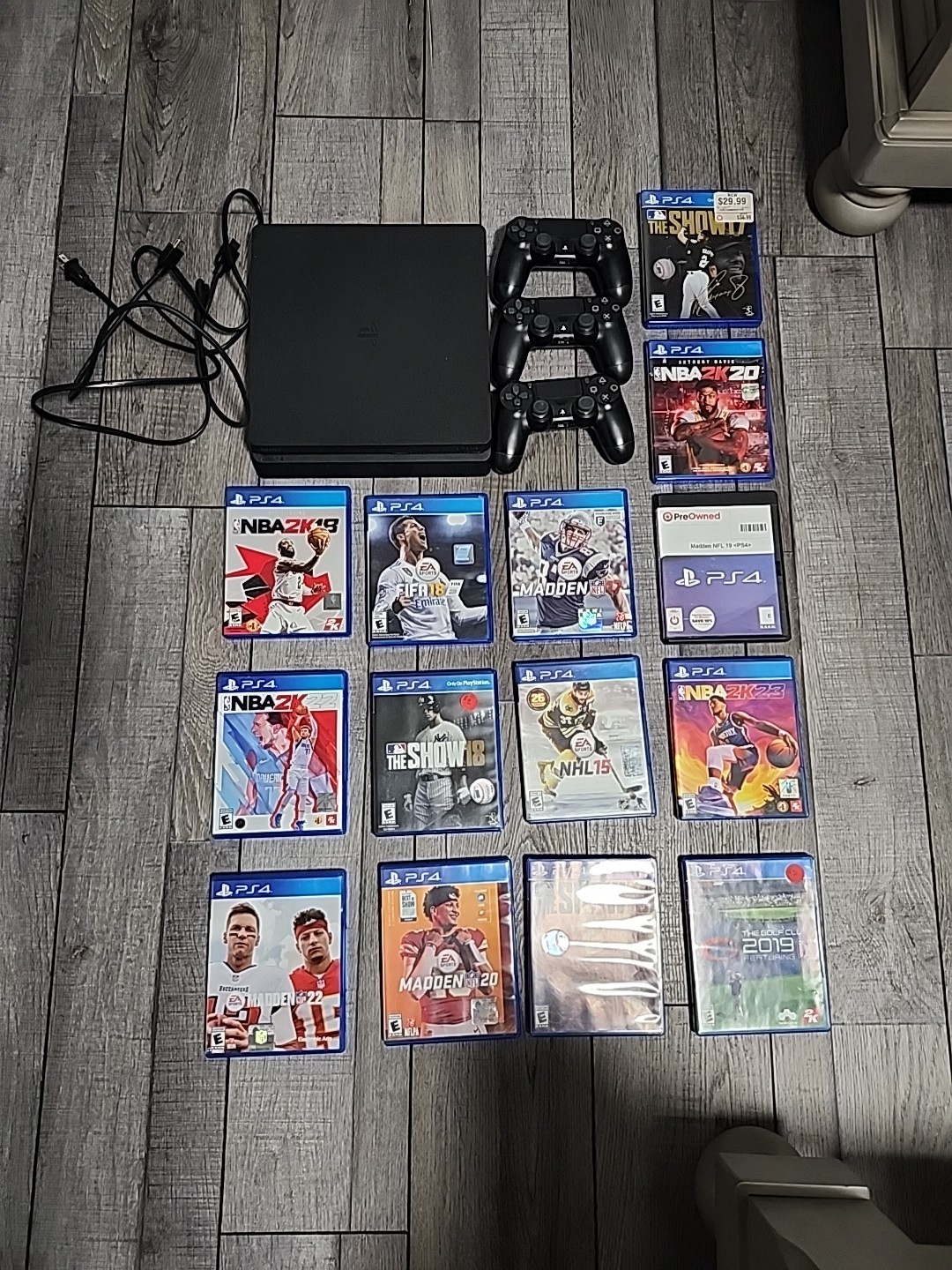 Sony PS4 500gb LOTS OF GAMES 3 CONTROLLERS