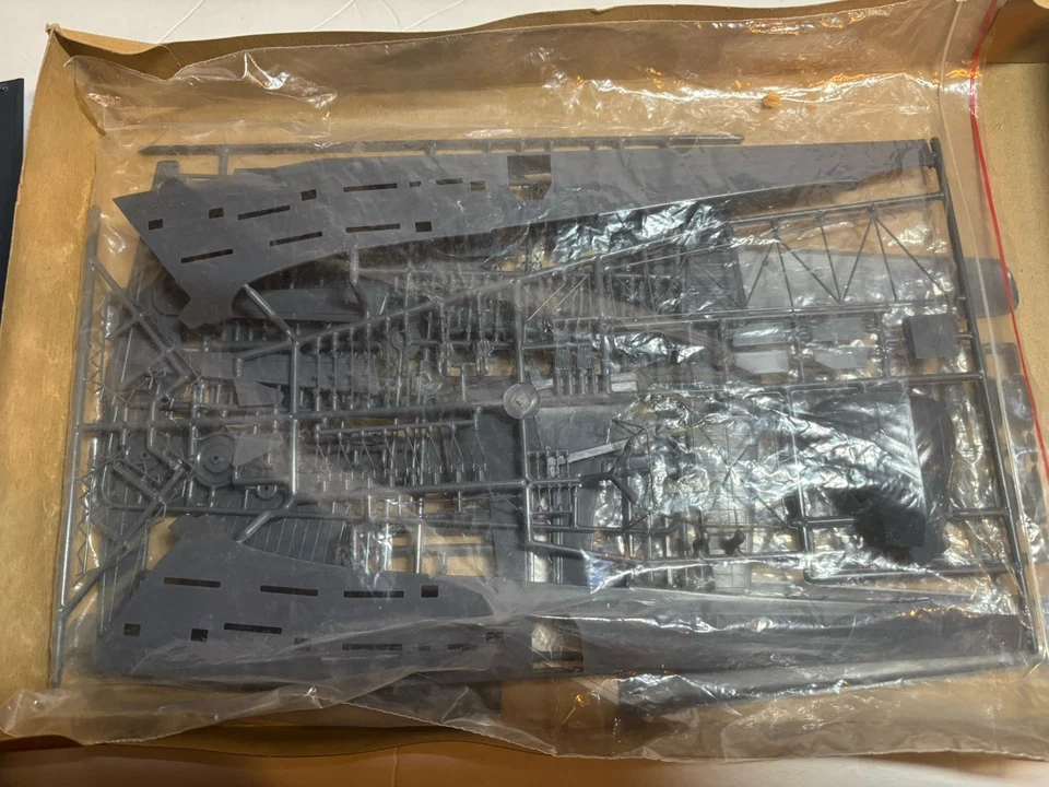 Testors Italaerei Messerschmidtt Me 321 B1 Gigant 1/72 Scale Kit NIB - Image 4 of 4