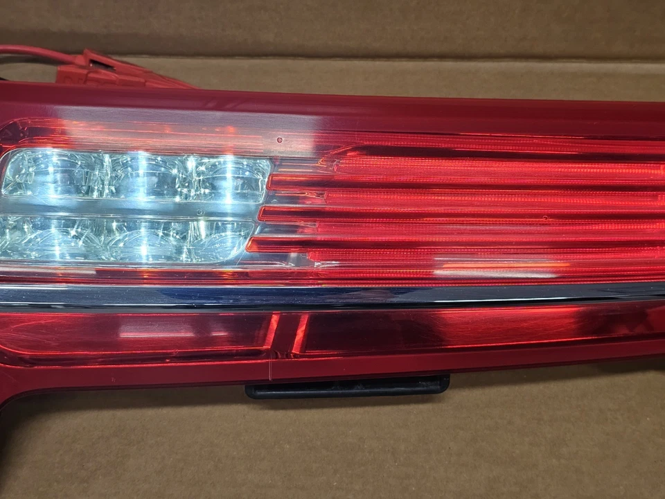 10-19 Lincoln MKT Center Mounted Tail Light Lamp Bar Backup Camera Assembly OEM - Image 3 of 4
