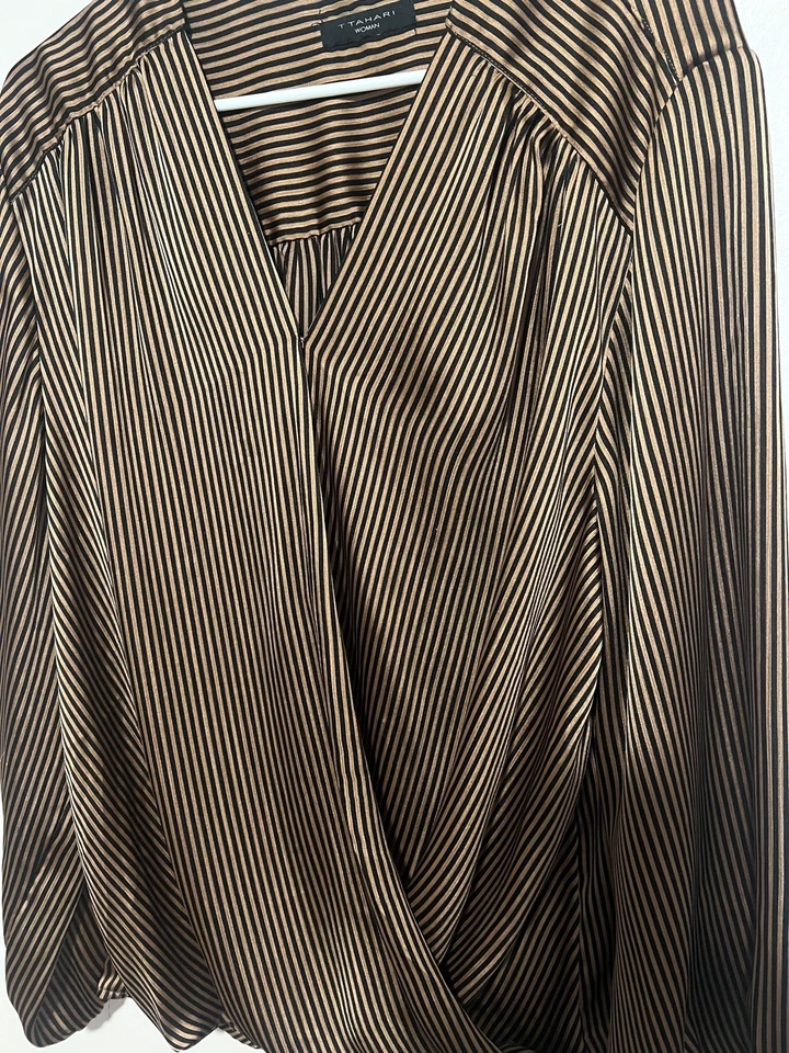 Blusa cruzada a rayas Tahari para mujer 2X 3X túnica dorada negra alta baja envoltura sintética Foto 3 de 4