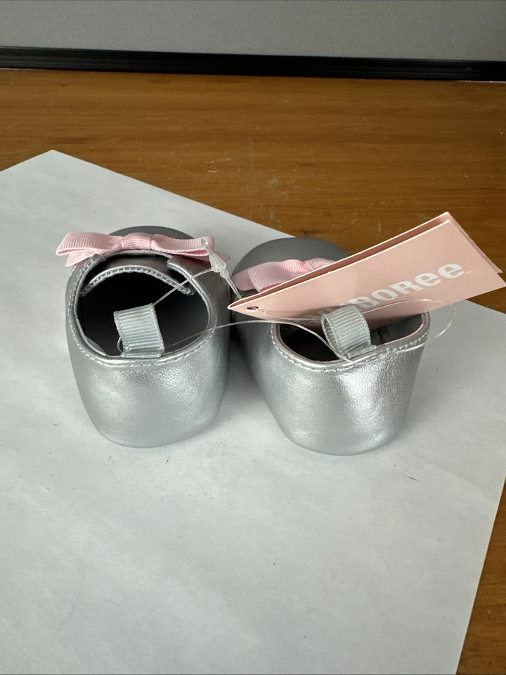 Gymboree 女宝宝平底婴儿床鞋银色粉红色蝴蝶结 01 码全新 — 第 3/4 张图片