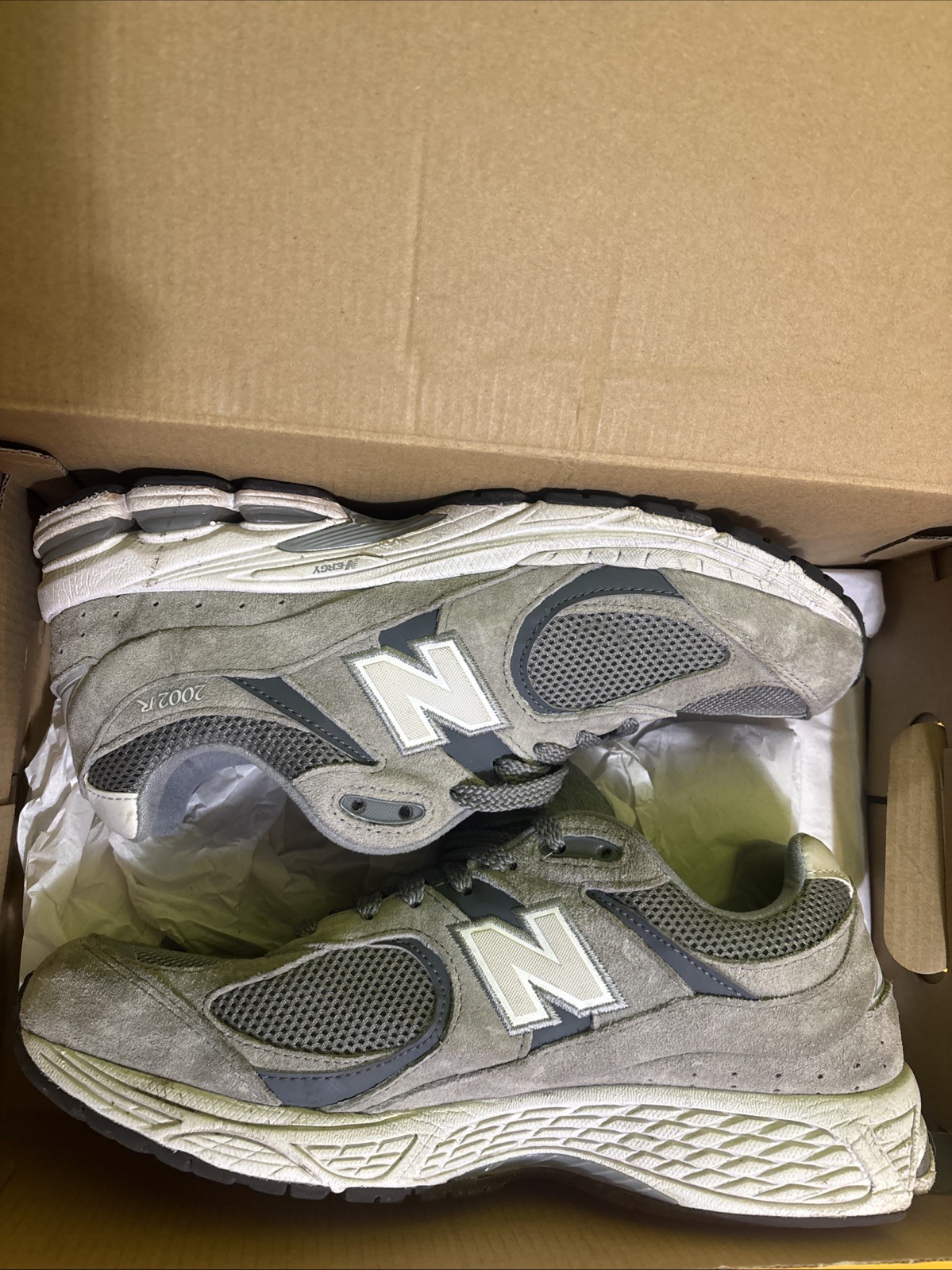 New Balance 2002R Sneakers Men's Size US 9 Gray Suede And Mesh Running M2002RST