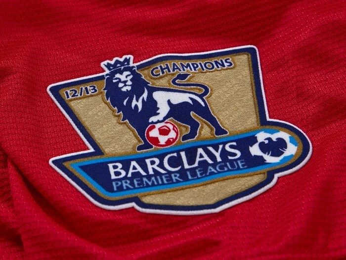 MANCHESTER UNITED EPL CHAMPIONS 12/13 SensCilia INSIGNIAS (PAR) RÉPLICA TAMAÑO DORADO Foto 2 de 2