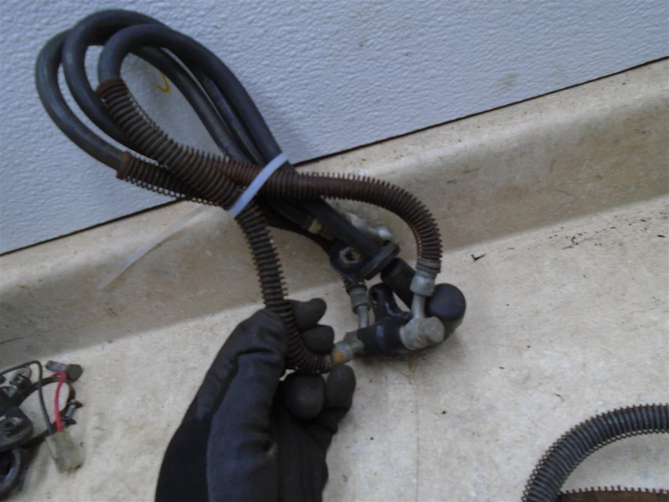 Mangueras de freno usadas Suzuki 1000 GS GS1000-EN GS1000-E 1979 GP SB114 Foto 3 de 3