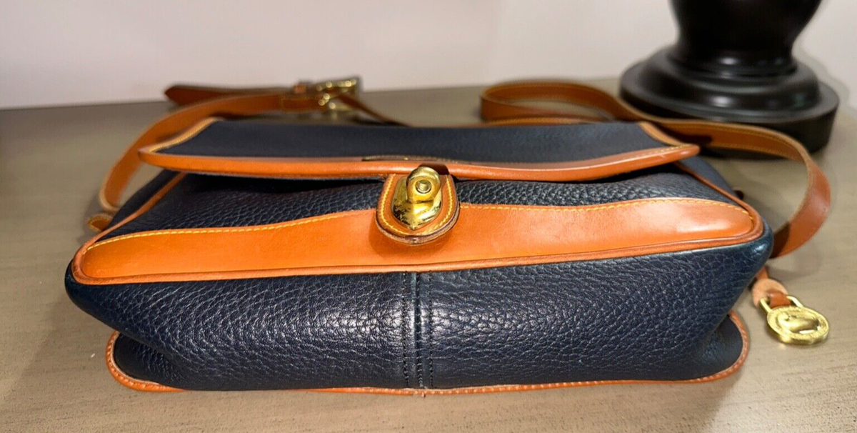 Vintage DOONEY & BOURKE AWL Dk blue leather Carrier Vintage DOONEY & BOURKE AWL Dk blue leather Carrier