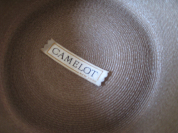 Vintage l 50s Camelot Timeless Tailored Tan Woven Straw Abstract Oragami Bow Hat Vintage l 50s Camelot Timeless Tailored Tan Woven Straw  main image 4