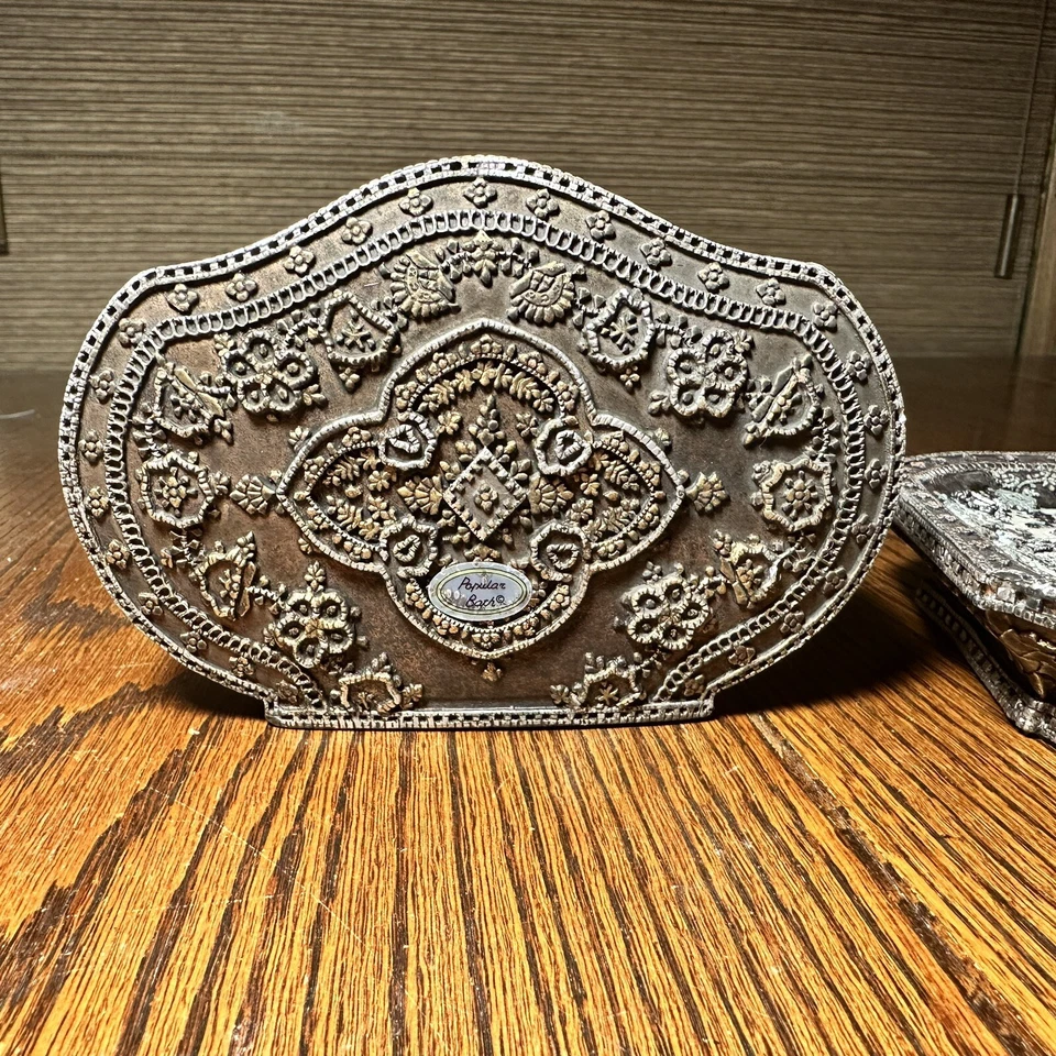 Popular Asian Inspired Soap Dish and 4 Hole Toothbrush Holder Plastic some wear - Изображение 3 из 4