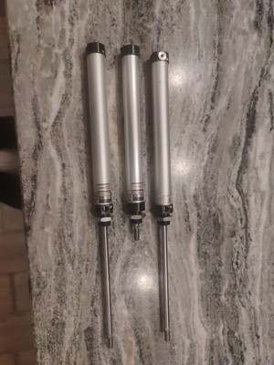 Pneumax Pneumatic Cylinder 2420A0081  Stroke- 200 Bore- 25 1 Per Order