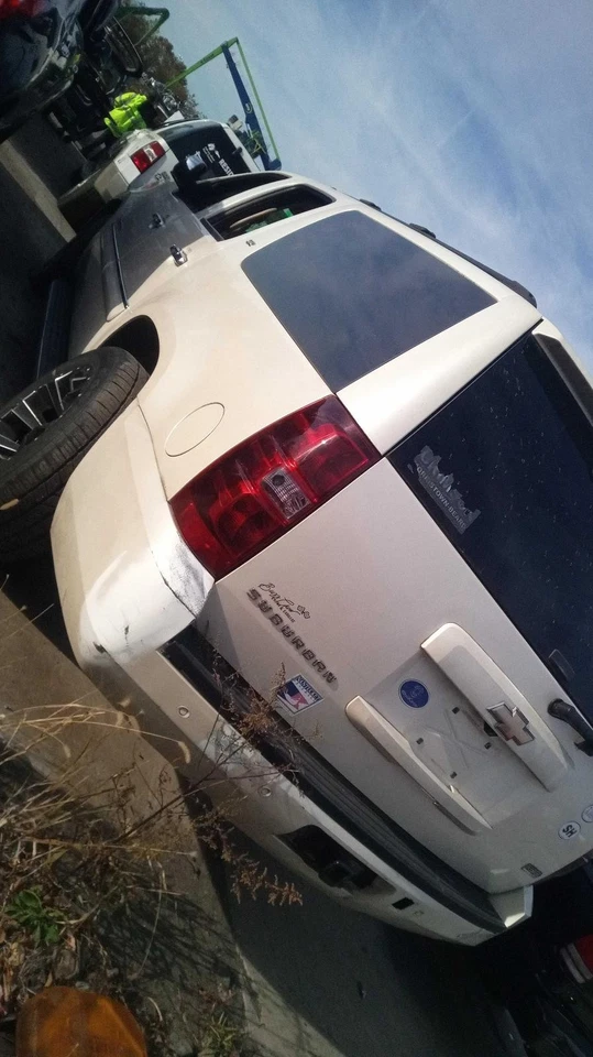 Conjunto de puerta trasera izquierda usado lado trasero se adapta a: Chevrolet Suburban 1500 2008 puerta d Foto 4 de 4