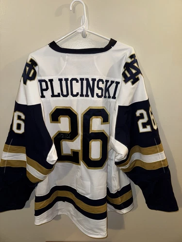 TEAM ISSUED/GAME WORN NOTRE DAME HOCKEY UNDER ARMOUR JERSEY ZACH PLUCINSKI AUTO