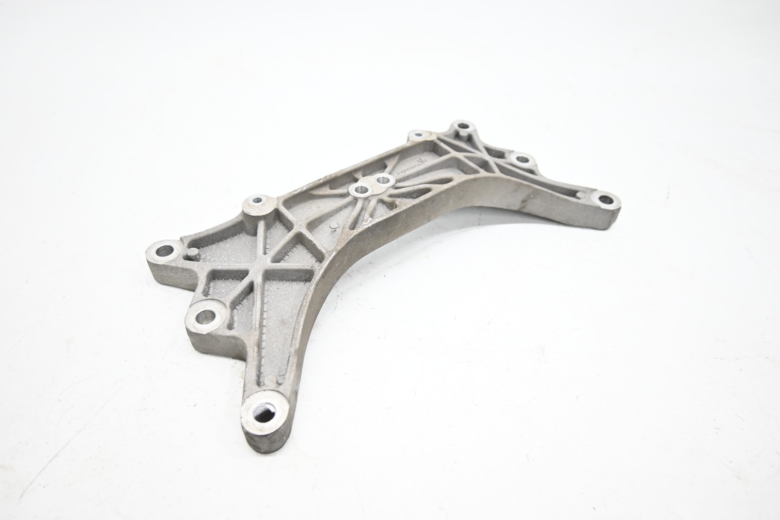 ⭐ 14-21 Maserati Ghibli Quatt Front Crossmember Gear Box Support Bracket Oem