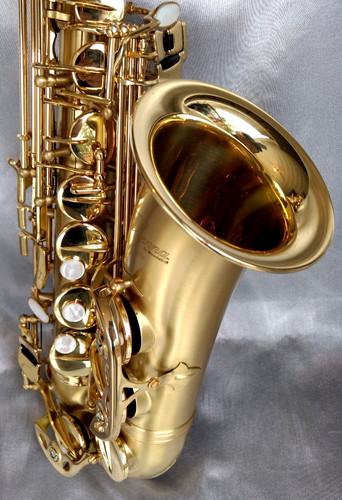 WOODWIND "Vienna" 0606 Gold Satin/Gold Alto Sax w/Gig Bag & Selmer Mpc.- NICE!