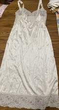 Vintage KOMAR Full Slip W/ Lace Trim Size 32 Ave 17363 Adjustable Straps