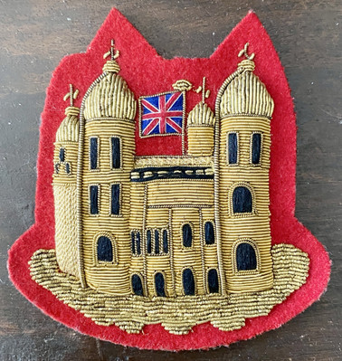 BRITISH YEOMAN GAOLER S BEEFEATER S BADGE TOWER OF LONDON GOLD BULLION RARE