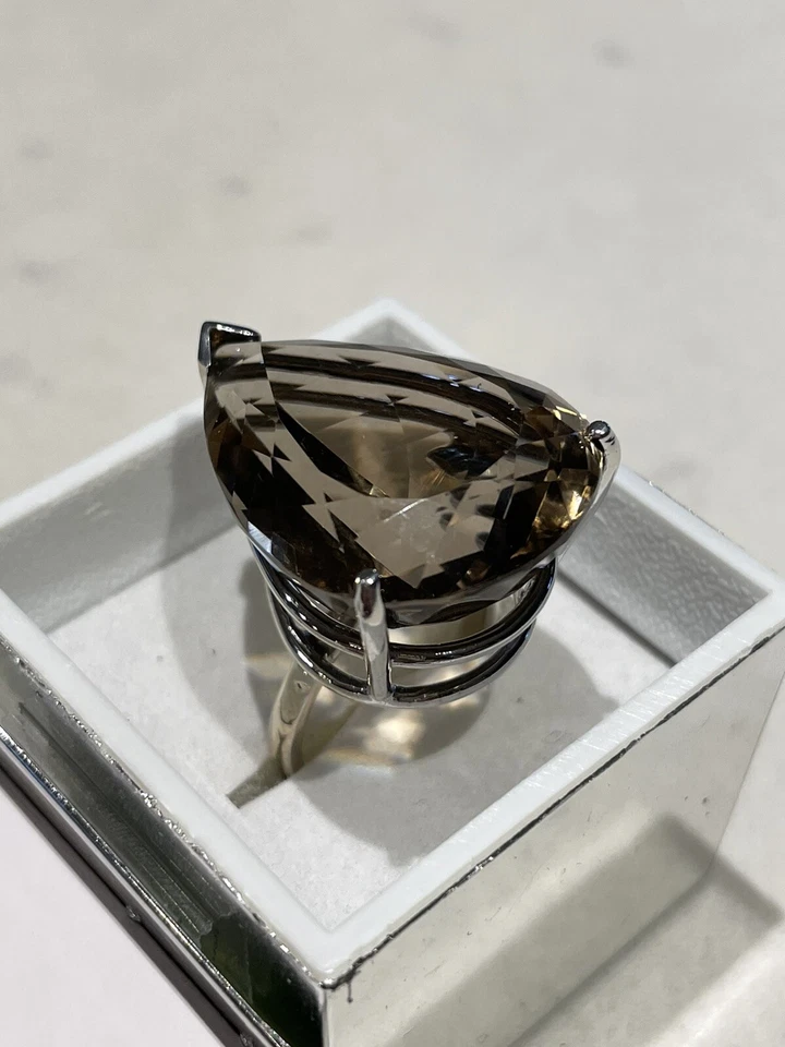 Anillo de cóctel solitario grande vintage de cuarzo de 14 quilates de oro blanco Foto 3 de 4