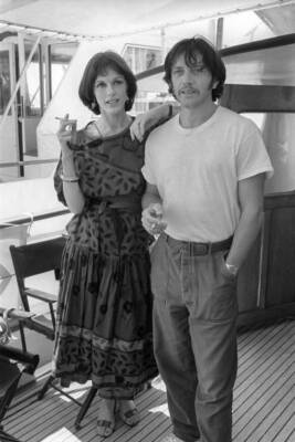 French actors Anny Duperey Bernard Giraudeau are pictured during t- Old Photo