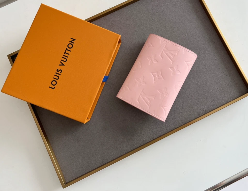 Cartera sobre Louis Vernis charol compacta triple pliegue para mujer nueva Foto 2 de 4