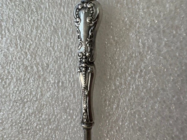 Gancho de botón vintage de plata de ley de 3" diseño floral sin monograma Foto 2 de 4