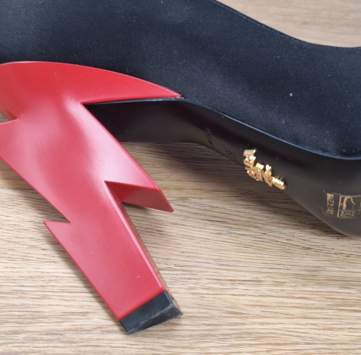 PRADA 赤リボン×ブラック ハイヒール 35.5 Prada Black Satin Red Lightning Bolt Heels Pumps Size 39 New | eBay