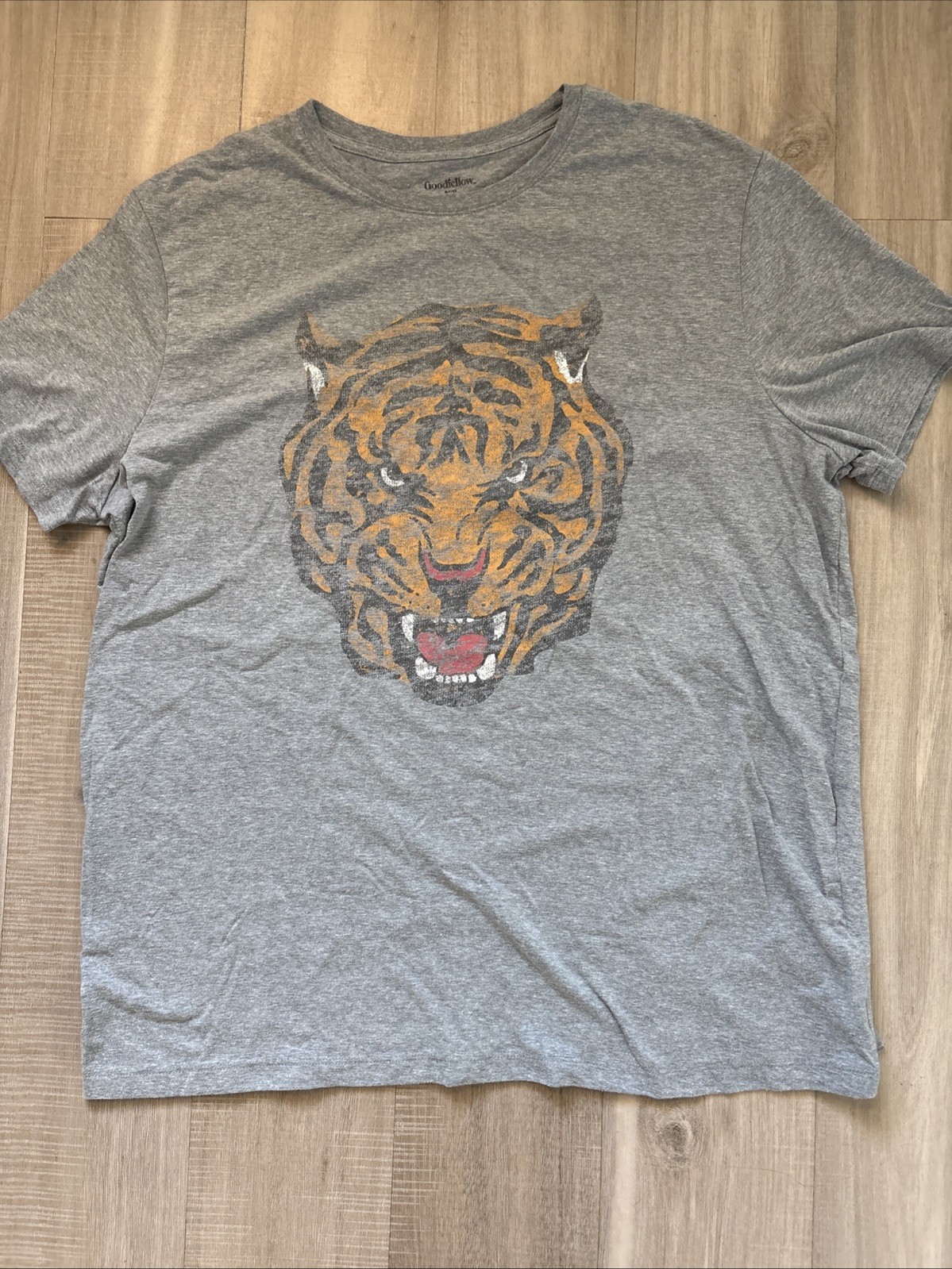 Goodfellow And Co. With A Graphic Tiger Print Cool Vintage Extra Large ￼￼