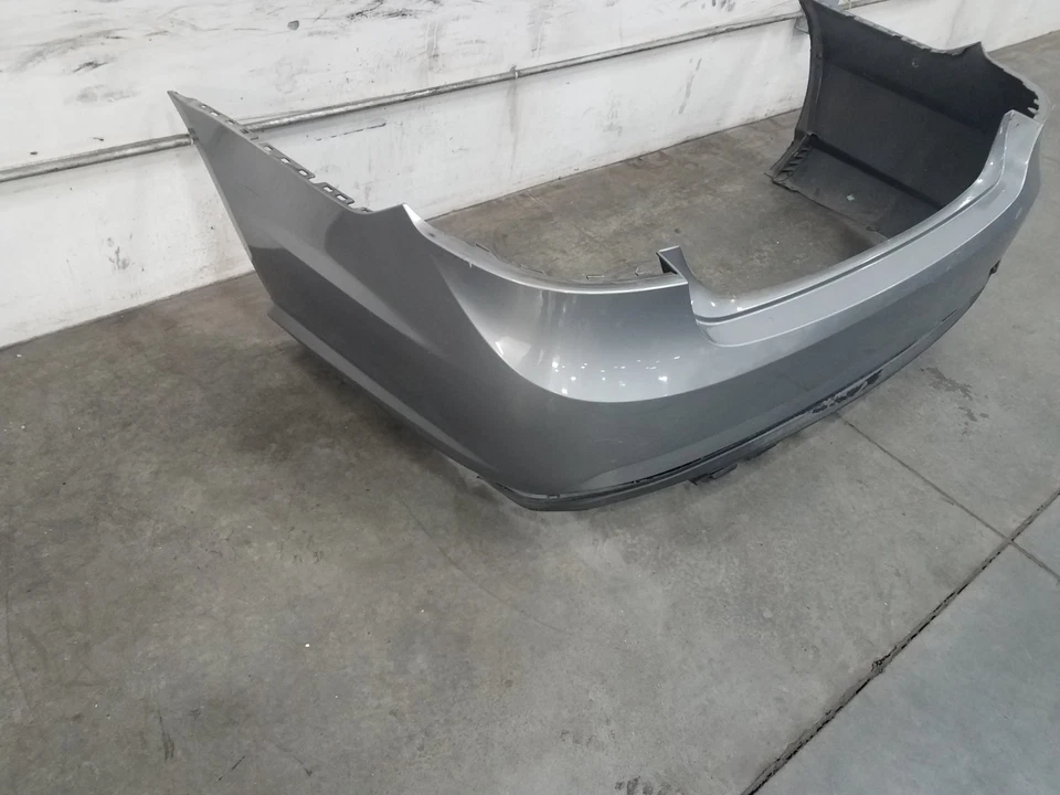 2010 Mercedes Benz AMG E 63 Rear Bumper Assembly #1562 Z13 — 第 3/4 张图片