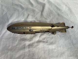 Tipp & Co Zeppelin DLZ 127 Graf Zeppelin aus Blech mit Uhrwerk um 1930