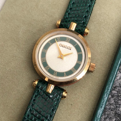 GUCCI LADIES WATCH(グッチ)美品✅SALE✅ Vintage Gucci Women's Watch – Green Dial, Swiss Made, Crocodile