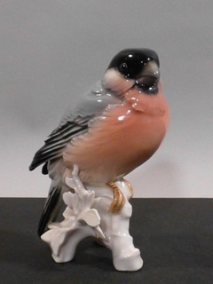 la42/4 Karl Ens Volkstedt Small Bird Bullfinch