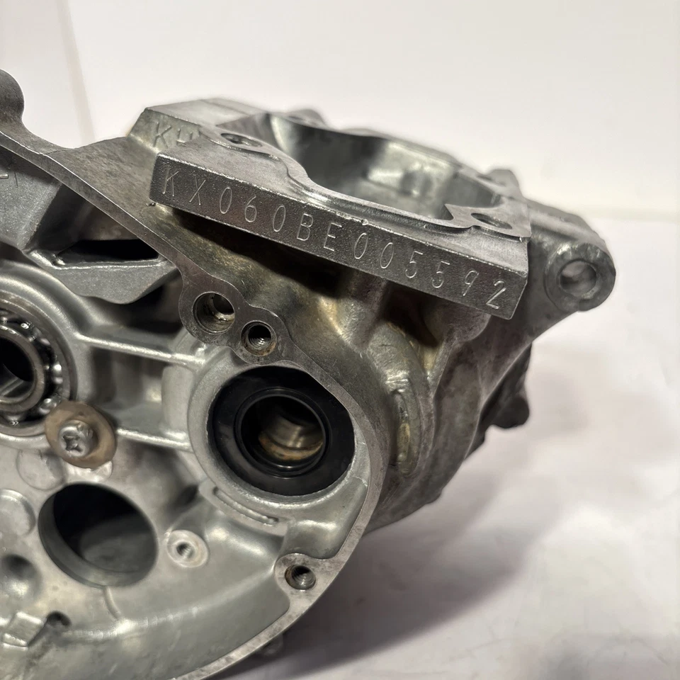 1983-2003 Kawasaki KX60 KX 60 ambos os estojos de manivela do motor 14001-5151 e 14001-1317 - Imagem 2 de 4