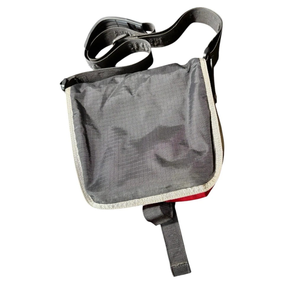 Vintage Volcom Mini Shoulder Sling Bag Black Red - Image 4 of 4