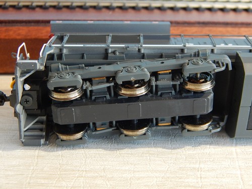 HO KATO 37-6621 Southern Pacific GE C44-9W Dash 9 Diesel #8110 - DCC Ready - Picture 11 of 16