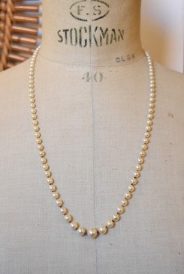 Collier De Perles - Fermoir Initiale D - Occasion - Style Classique Et élégant