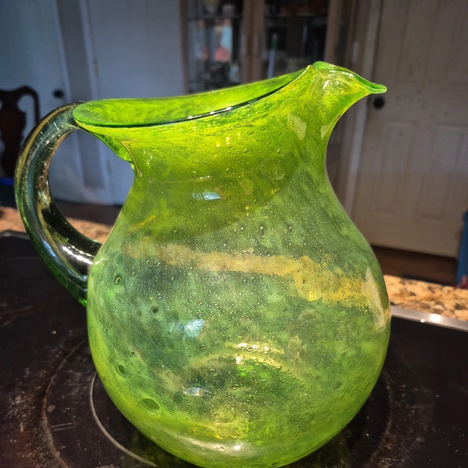 Jarro de servir verde limão soprado à mão Margarita  - Imagem 3 de 4