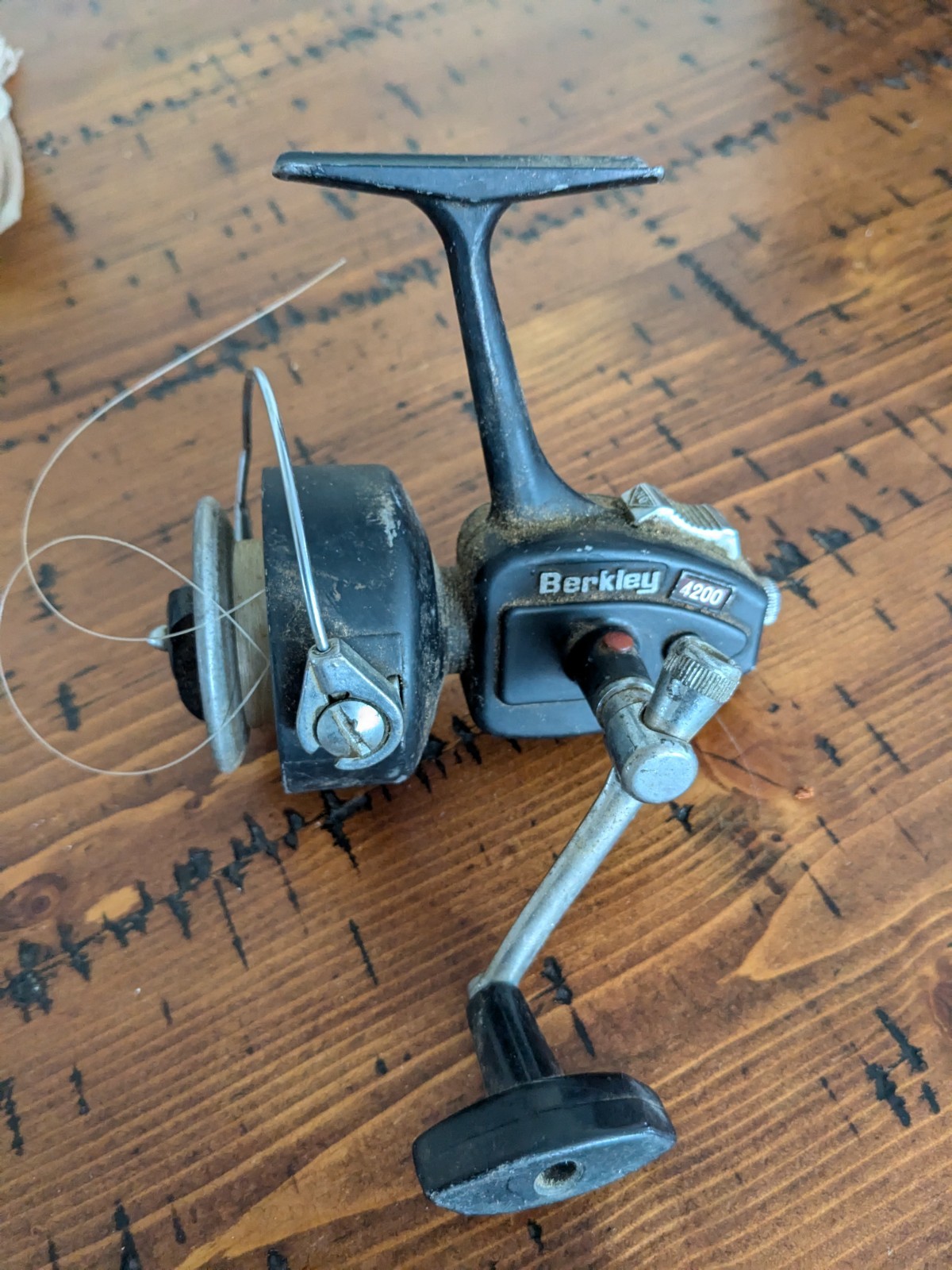 Vintage Berkley No. 4200 Spinning Reel    r3