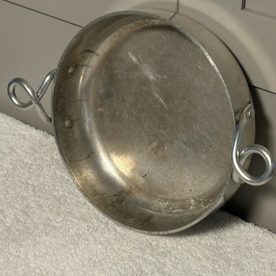 Vintage Wear-Ever 8'' Hallite Aluminum Pan Twisted Handle #902 Made in the USA