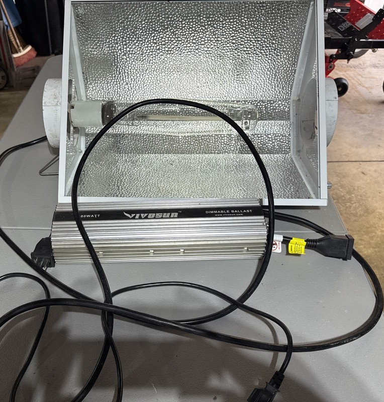 Vivosun 1000W Indoor Grow Light System ,Reflector Hood & dimmable Ballast ￼