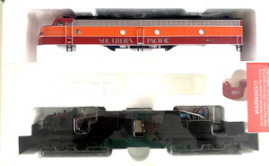 Walthers Ho Southern Pacific Locomotive E8/9 #8199 , #6052  NIB