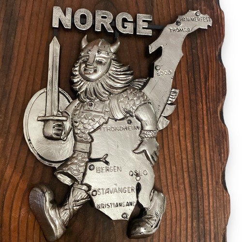Vintage Souvenir DISNEY Epcot NORGE Wood Wall Plaque Norway Silver Viking - Picture 3 of 6