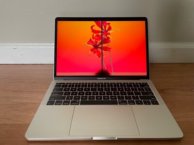 Apple MacBook Pro 13'' - Two Thunderbolt 3, Intel i5, Function Row, Silver - READ
