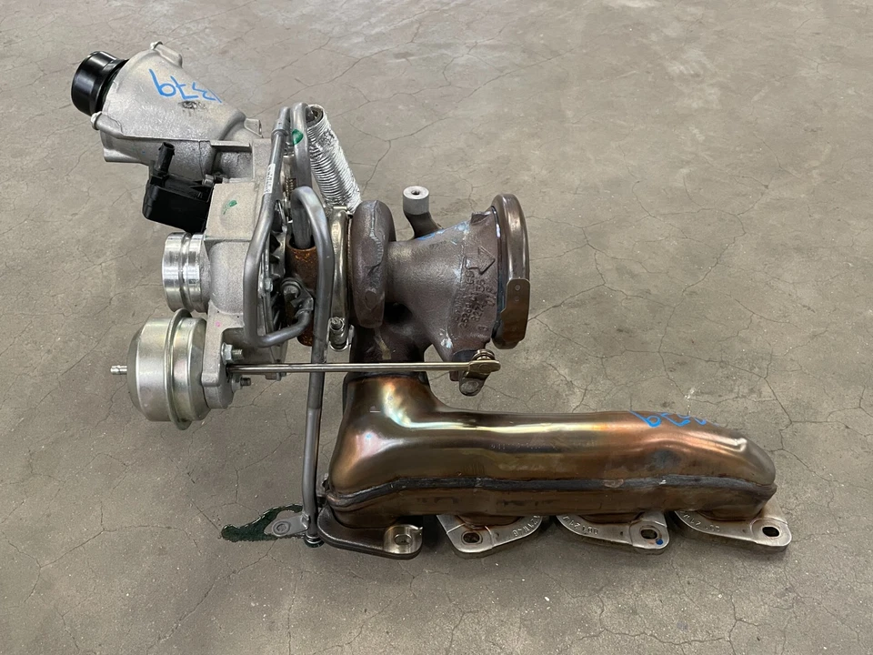 Infiniti Q60 2017 2018 turbocompresor colector de escape 2,0 L 1379 OEM Foto 4 de 4