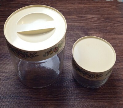 Vintage Set Of 2 PYREX Spice Of Life See n' Store Glass Canisters w/ Lids USA