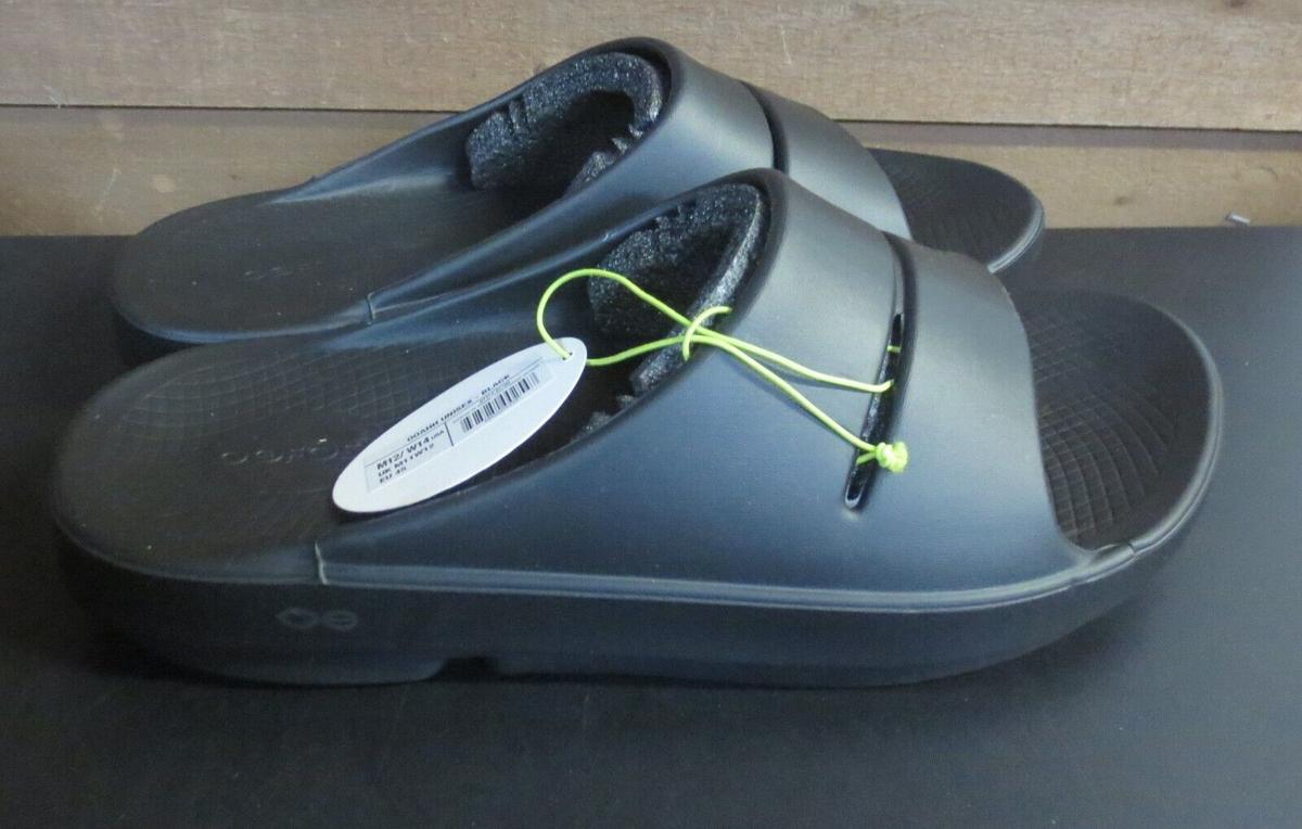 靴 OOFOS OOAHH UNISEX-BLACK M7/W9 Men's OOahh Matte Black Sport Flex Sandal – OOFOS