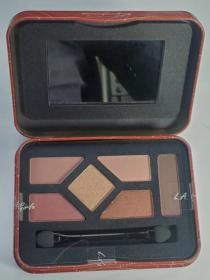 LA Girl Eyeshadow Palette - Be Bold and Beautiful  Inspiring Eyeshadow  - Image 3 of 4