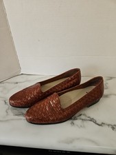 Vintage 90  s Trotters Brown Woven Leather Flats Size 9.5 M