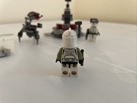 LEGO Star Wars: Clone Troopers Vs. Droidekas (75000) INCOMPLETE AND READ DESC
