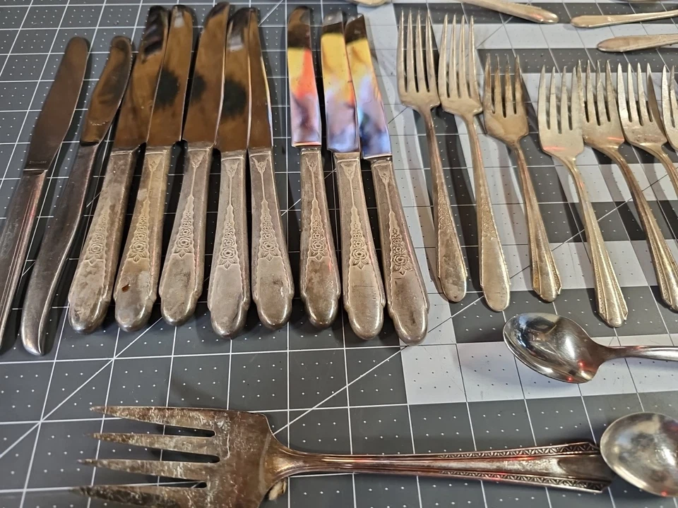 Gran Lote Piezas Cubiertos Acero Inoxidable Cubiertos Varios Patrones y Marcas Foto 2 de 4